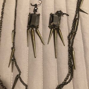 Set of earrings and necklace